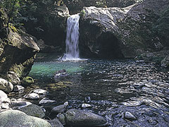 岳間渓谷