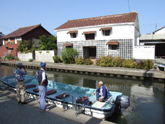 加茂川沿い