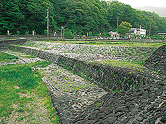 デ・レイケ堰堤