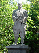 塚原ト伝の銅像